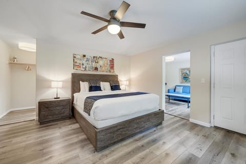 Photo of the whole room, Bedroom