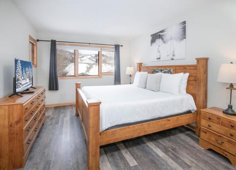 Greenbrier Townhouse #25 House in Avon