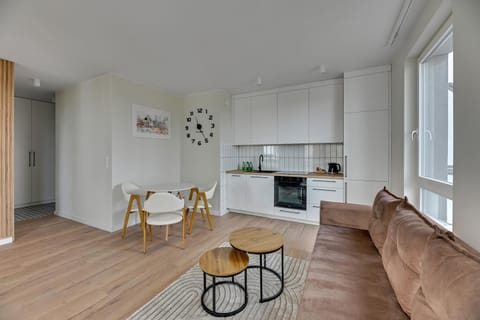 Kitchen or kitchenette, Living room, Seating area, Dining area, oven, stove