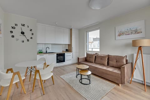 Kitchen or kitchenette, Living room, Seating area, Dining area, oven, stove