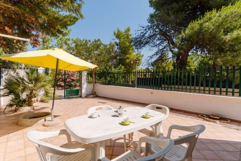 Property building, Balcony/Terrace, Living room