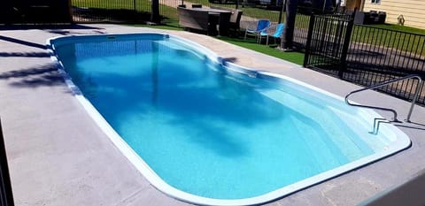 Swimming pool, Swimming pool