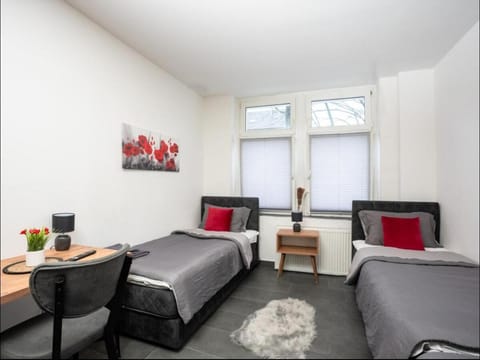 Bed, Photo of the whole room, Seating area, Bedroom