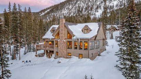 Property building, Day, Natural landscape, Winter, Mountain view