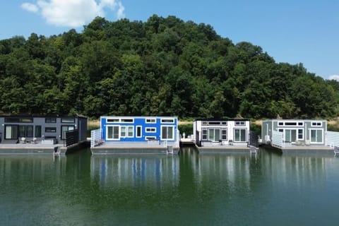 Four Suns Docked boat in Lake Cumberland