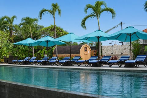 Swimming pool
