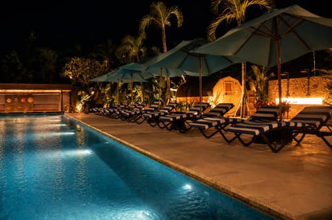 Swimming pool
