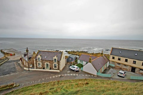 Findochty Beach house - Private Garden-BeachFront House in Findochty