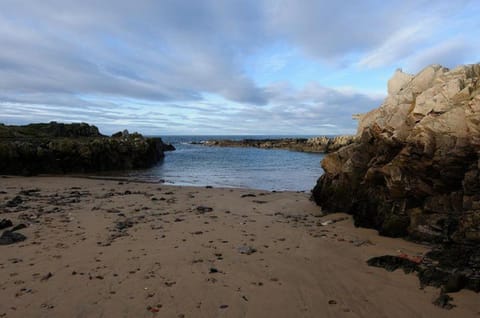 Findochty Beach house - Private Garden-BeachFront House in Findochty