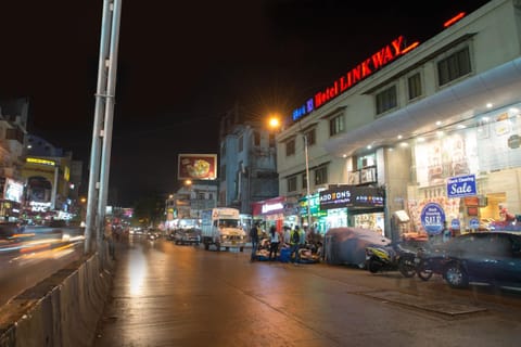Neighbourhood, Shopping Area