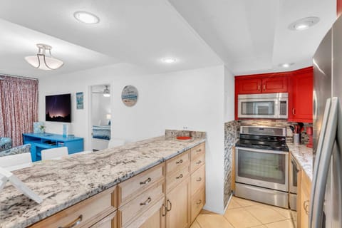 First Floor Deluxe Condo -Updated and Chic House in Naples