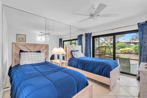 First Floor Deluxe Condo -Updated and Chic House in Naples