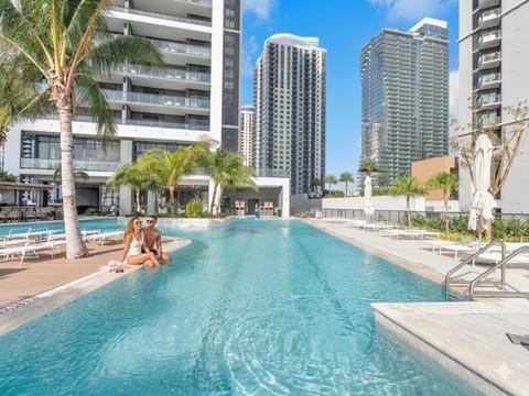 Day, Swimming pool, sunbed