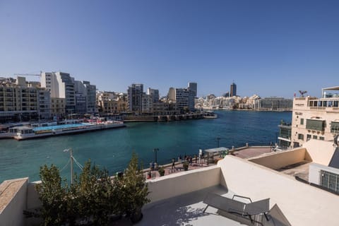 Property building, Nearby landmark, Day, Natural landscape, View (from property/room), Balcony/Terrace, City view, Sea view