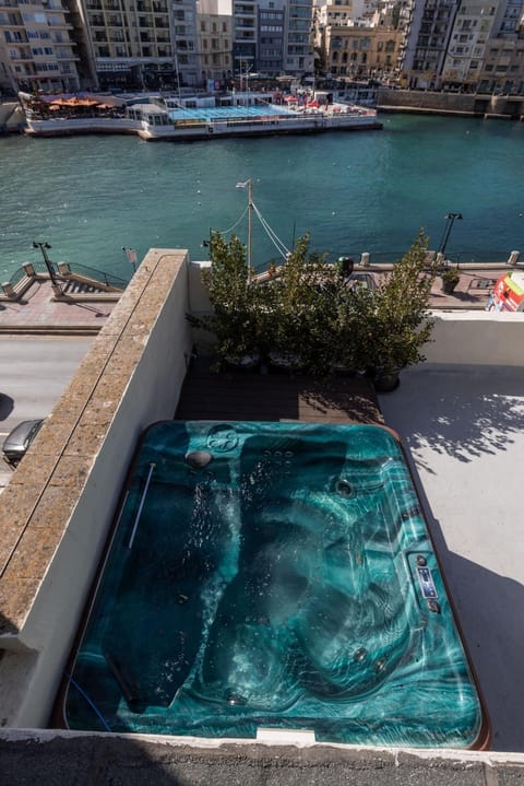 Property building, Day, Natural landscape, Hot Tub, Pool view, Sea view