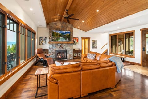 Flathead Lake Cliff Retreat House in Flathead Lake