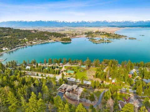 Nearby landmark, Natural landscape, Bird's eye view, City view, Lake view, Mountain view, River view, Sea view