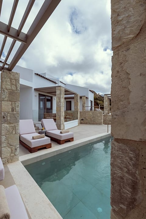 Seating area, Swimming pool, sunbed