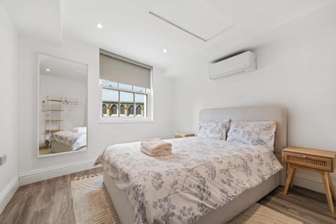 Bed, Bedroom, air conditioner