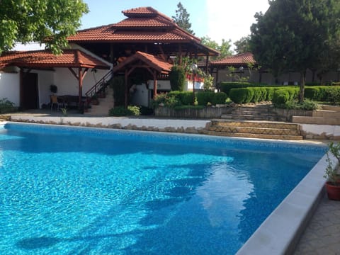 Summer, Pool view