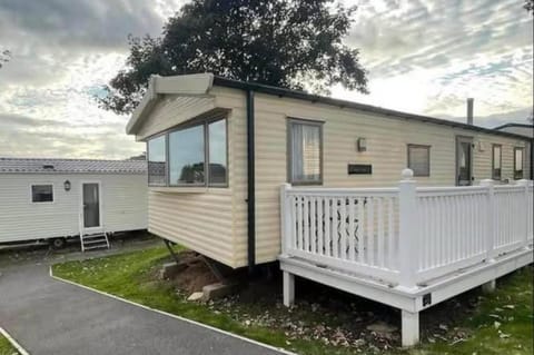 3 Bed-Sleeps 8-Pet Friendly-Parking-Sea View House in Exmouth