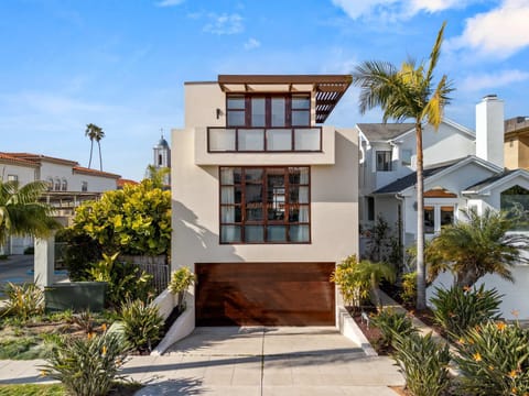 Brand New Listing Elegant 7BR Masterpiece Walk to Beach Shops & Dining House in La Jolla