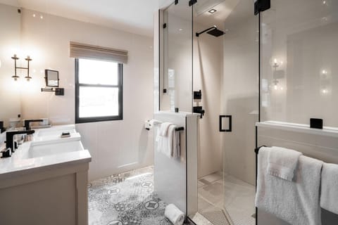 2 Private Flats Downtown - Walk to EVERYTHING House in Bozeman