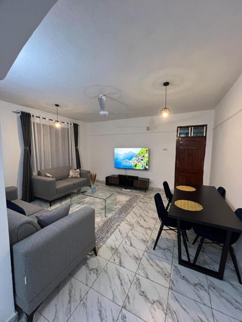 Communal lounge/ TV room, TV and multimedia, Living room, Seating area, Evening entertainment