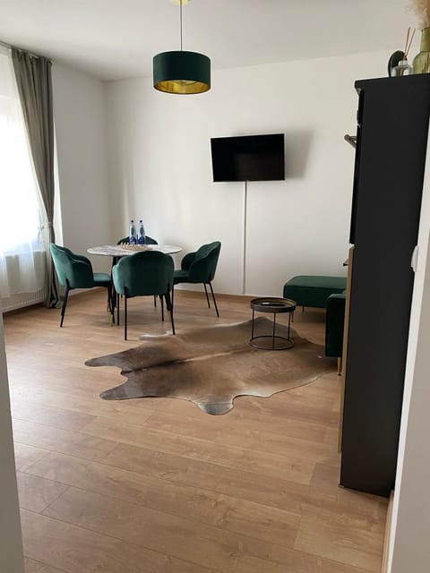 Communal lounge/ TV room, TV and multimedia, Living room, Seating area, Evening entertainment