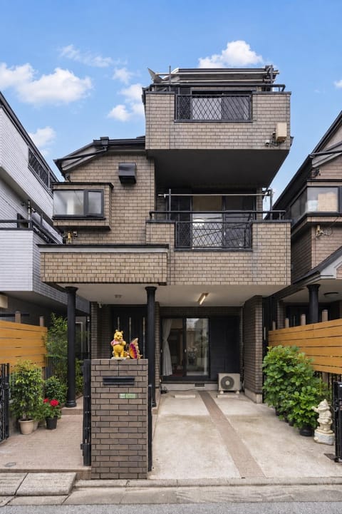 Property building, Day
