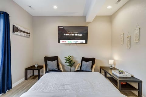 Parkside Ridge Cozy Escape w Hot Tub & Views House in Monument