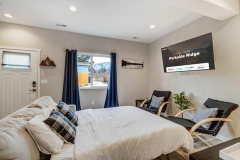 Parkside Ridge Cozy Escape w Hot Tub & Views House in Monument