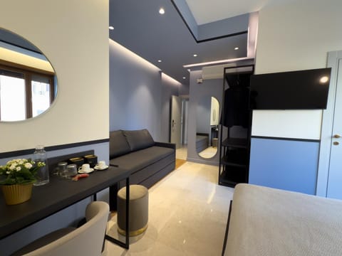 TV and multimedia, Seating area, minibar