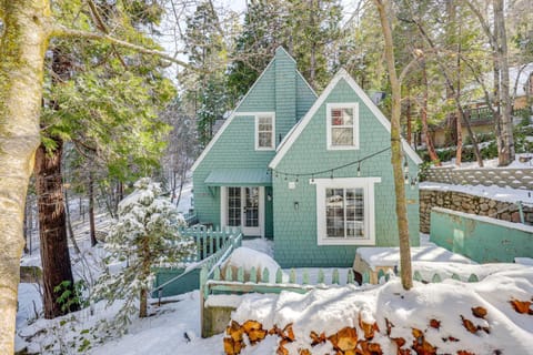 Walkable Green Gables Cottage in Lake Arrowhead House in Lake Arrowhead