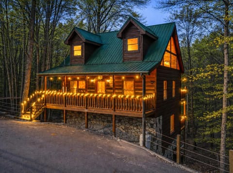 Property building, Facade/entrance, Night, Natural landscape, Balcony/Terrace, Mountain view, Parking