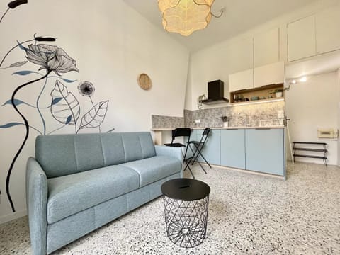 Property building, Kitchen or kitchenette, Living room, Seating area, Dining area, stove