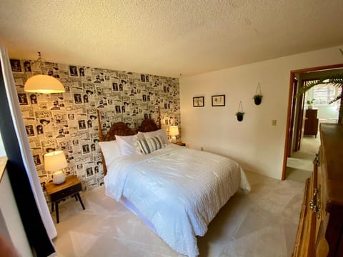 Hollinshead Haven 30 days min House in Bend