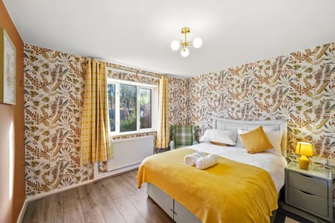 5 bedroom House for Contractors,Workers,Relocation,Insurance,Free Parking, Cottesloe House in Aylesbury