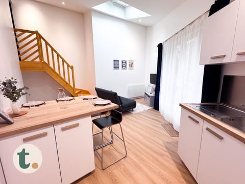 Communal lounge/ TV room, Kitchen or kitchenette, Living room, Seating area, Dining area