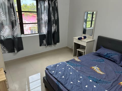 Bed, Photo of the whole room, Bedroom, Internal: Not applicable to any particular room