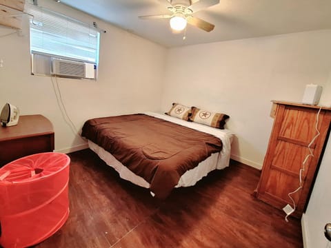 Bed, Photo of the whole room, Bedroom, air conditioner