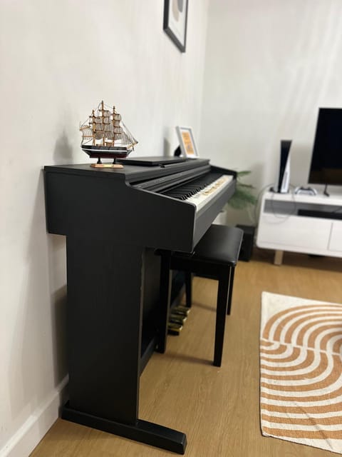 Centrally Located Modern 2 Bedroom Apartment, Minutes Walk to AO Arena Apartment in Salford