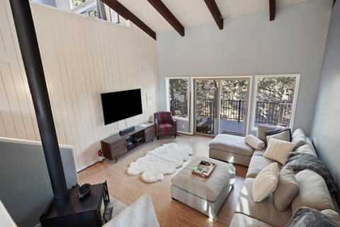 Pine Knoll House in Bend