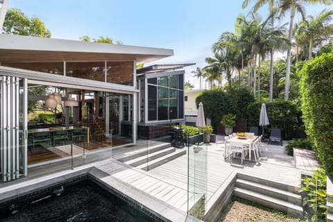 Property building, Day, Swimming pool, Swimming pool