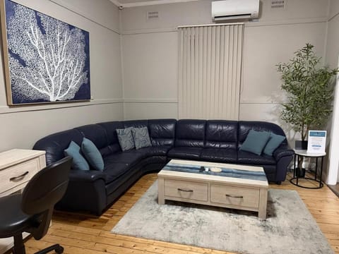 Living room, Seating area, air conditioner