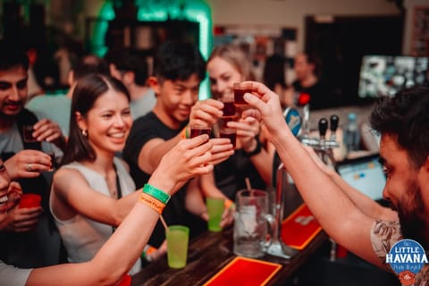 People, Lounge or bar, Drinks, group of guests