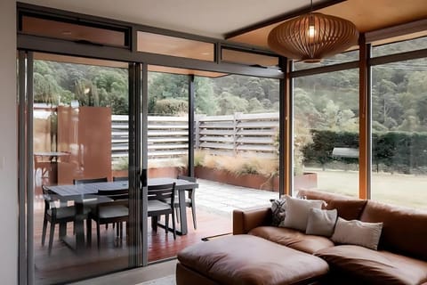 Woodbridge Hill Country Escape House in Tasmania