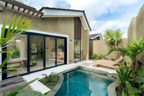 Patio, Natural landscape, Garden, Pool view, Swimming pool, Sunrise, Sunset, sunbed