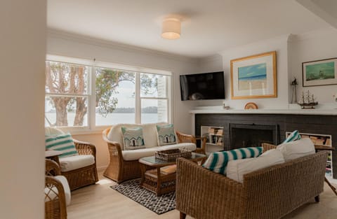 The Little Pearl - Front row at Beauty Bay House in St Helens