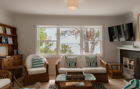 The Little Pearl - Front row at Beauty Bay House in St Helens